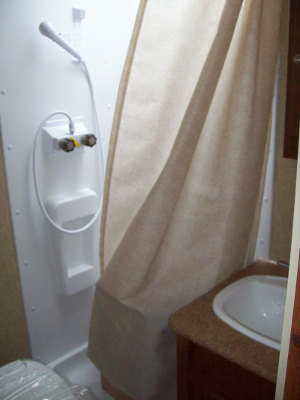 Rent RV trailer Denver Roo 23SS Bathroom